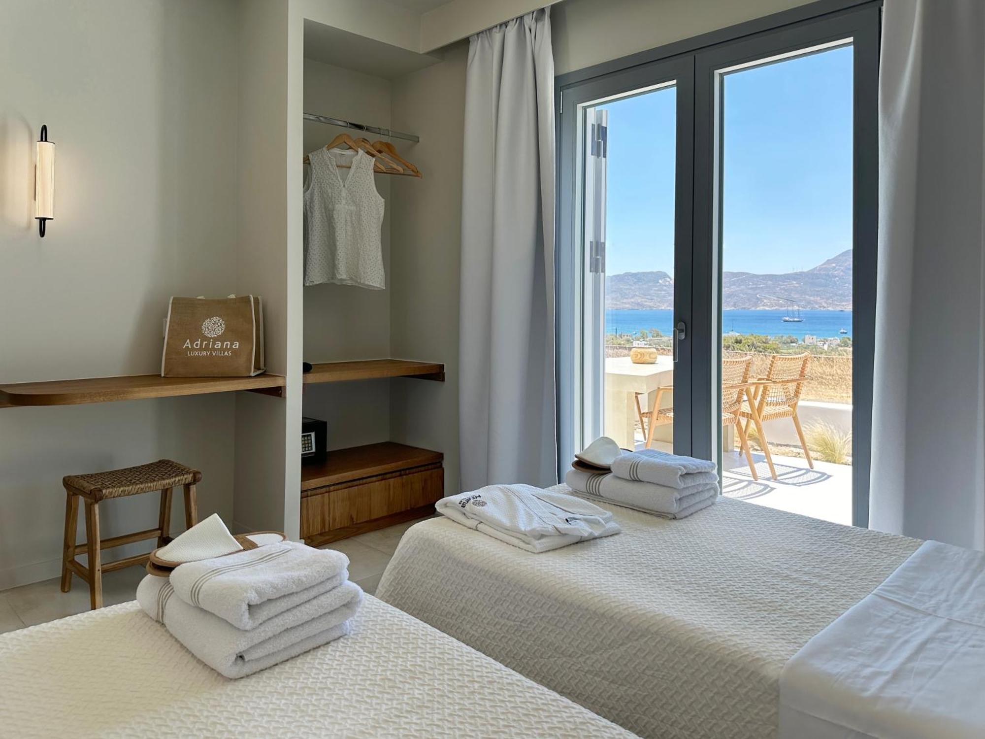 Adriana Luxury Villas Adamantas Exterior photo